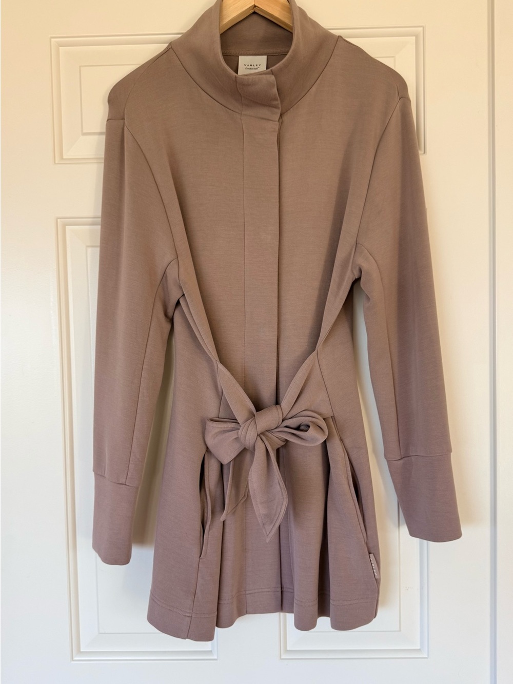 Varley Doublesoft Tie Waist Anset Jacket Taupe - Picture 2 of 7